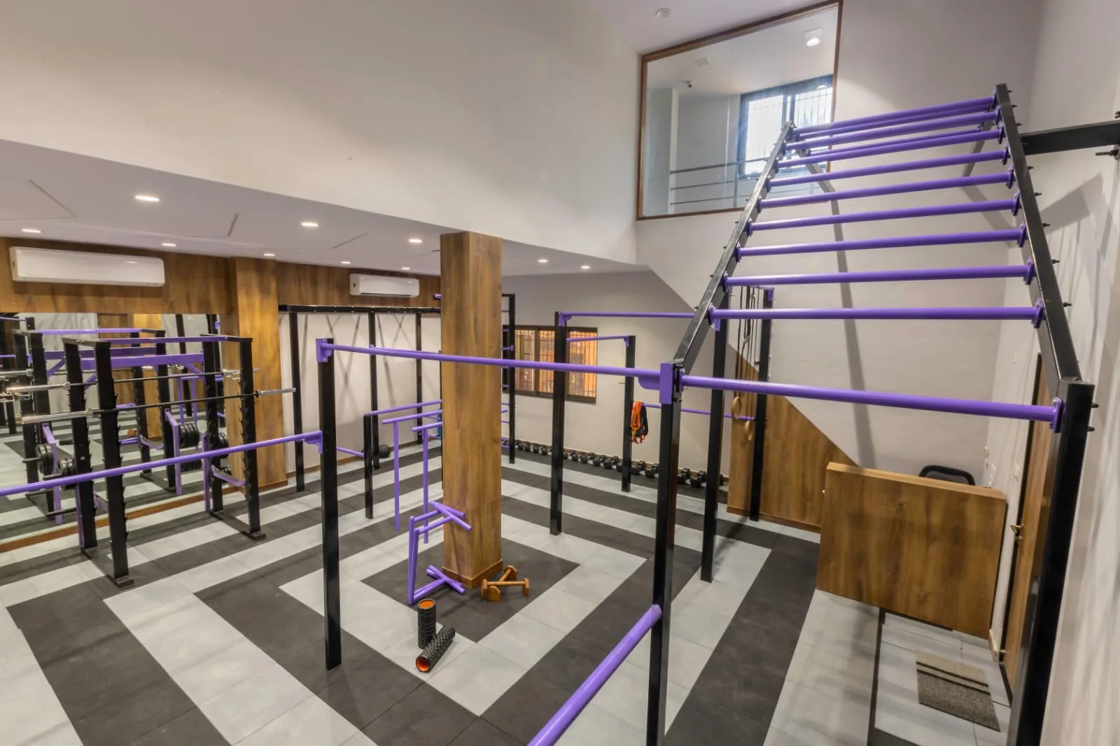 Structured calisthenics equipment and workout area