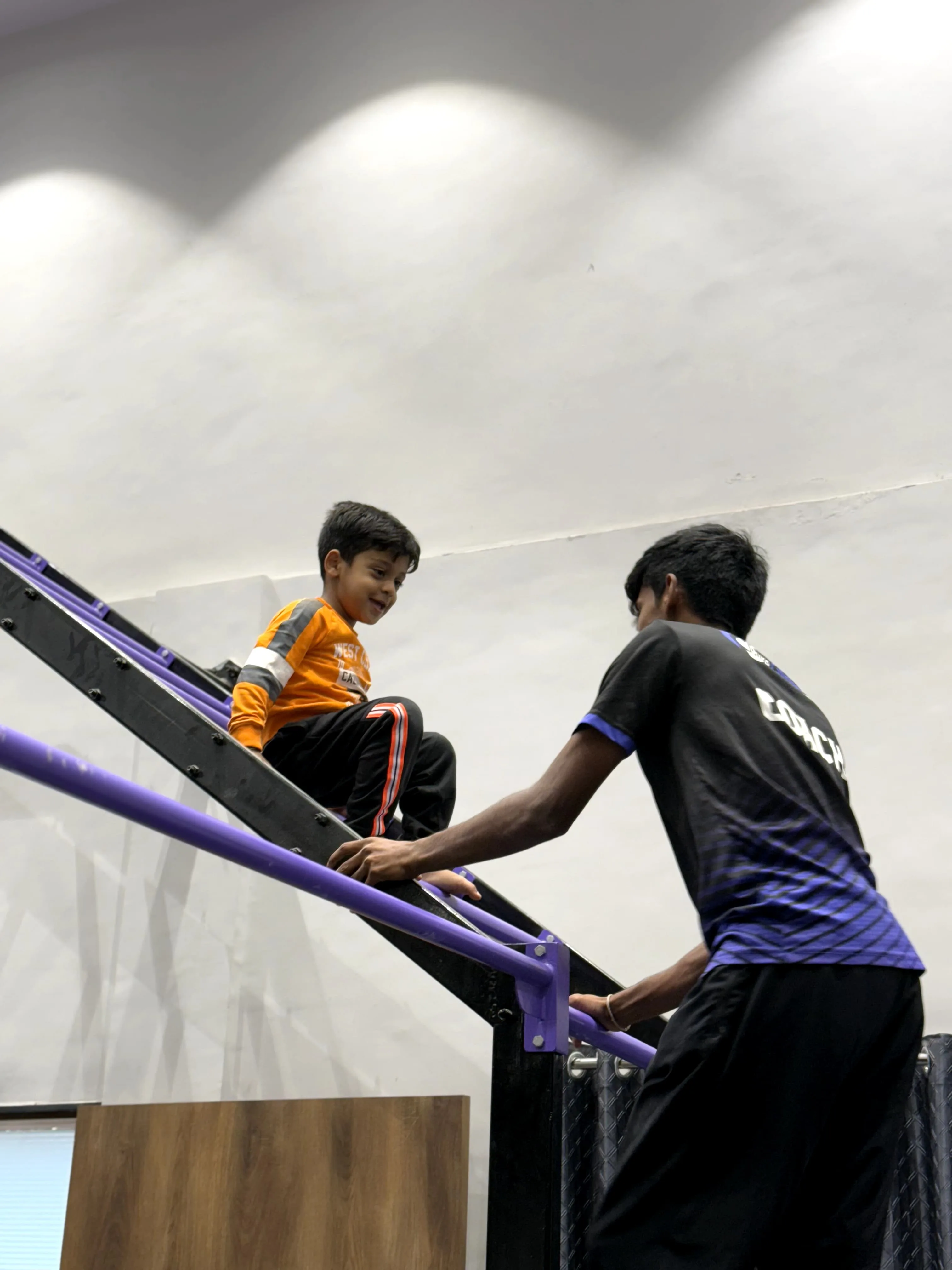 Progressive calisthenics skill training session